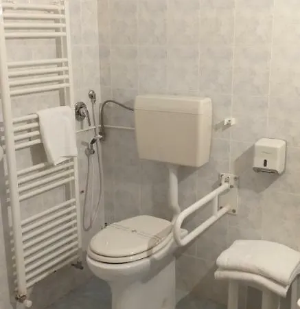 科拉罗酒店 3* 滨海弗兰卡维拉